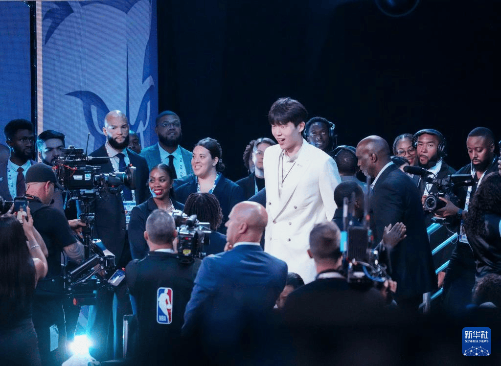 皇冠信用盘怎么代理_开拓者为杨瀚森安排专机 16顺位16号前来报到