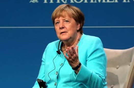 皇冠皇冠信用网会员注册_默克尔吐槽特朗普：镜头前拒绝握手皇冠皇冠信用网会员注册，摄像机关了又握上了