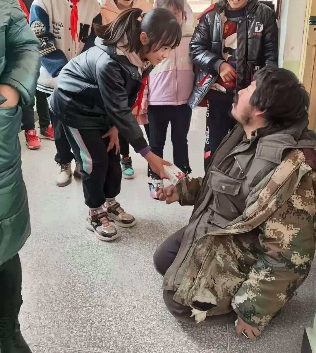 hga030.com怎么注册_遗憾！受拾荒者资助感动全网女孩意外去世hga030.com怎么注册，此前两人相见泪流满面感动全网