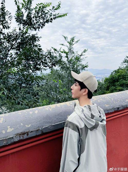 皇冠信用網正网 | 37岁男演员于朦胧被传坠楼皇冠信用網正网,7月刚注销工作室,警方回应