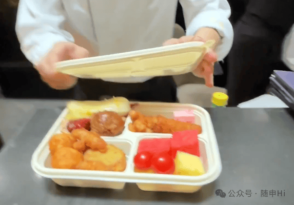 皇冠信用網代理如何申请_上海五星级酒店皇冠信用網代理如何申请，突然大排长龙！25元装满满一盒，菜品可自选，市民直呼划算