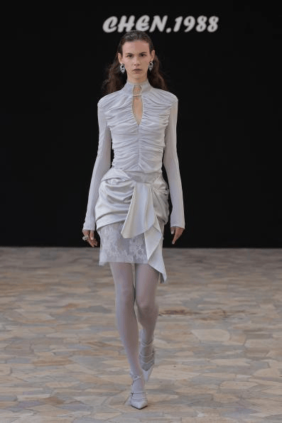 皇冠足球平台代理_江服陈龙CHEN.1988大秀米兰收官皇冠足球平台代理，“理想之秋”引国际共鸣