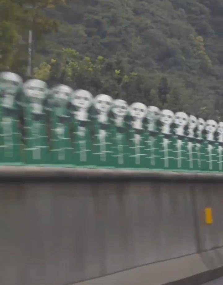 皇冠信用網会员_四川一高速上熊猫图案装置被指“鬼畜”皇冠信用網会员，高速方回应：没那么抽象，已上报情况