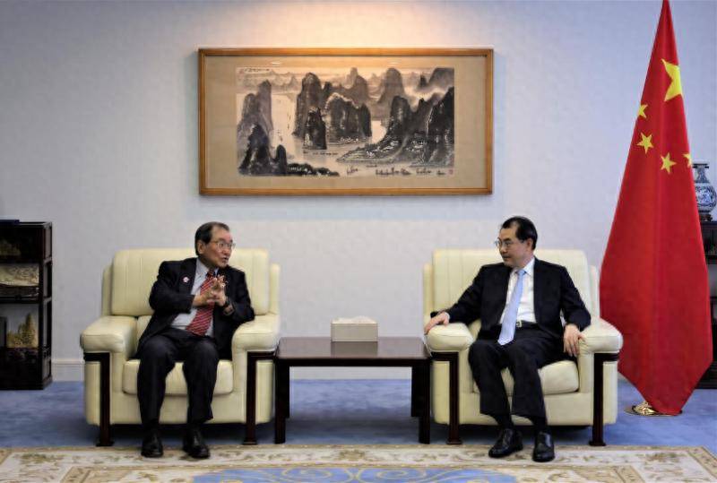 阿森纳足球_反制升级后阿森纳足球，日财阀紧急会见中方大使，希望中方高抬贵手，明年能顺利访华！