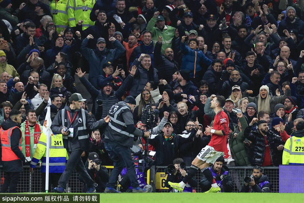 世界杯代理申请_阿莫林听劝？曼联场上站位更像是4231世界杯代理申请，芒特前腰多尔古出任右边前