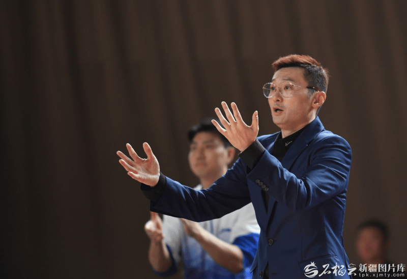 皇冠比分_刘炜个人原因返回乌鲁木齐 姜正秀暂掌新疆教鞭