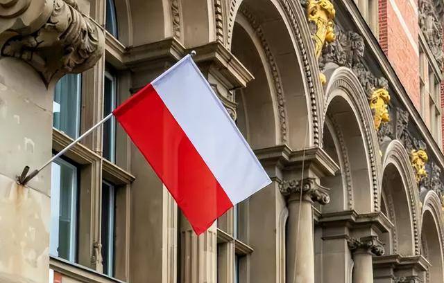 皇冠hga010_俄乌打了四年皇冠hga010，波兰副总理反应过来：我们花了最多的钱却没有发言权