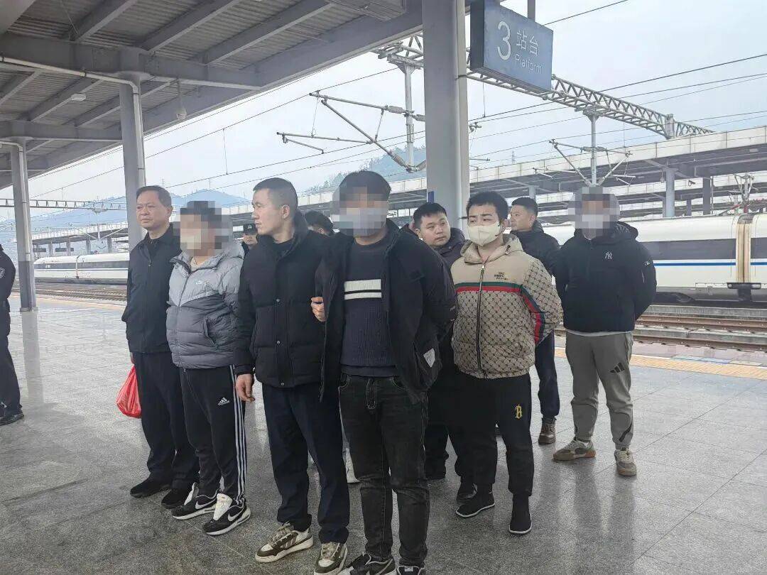 皇冠体育官网
_春节聚会要谨慎皇冠体育官网
!娄底一男子参加“同学聚会”被“下毒”设赌局