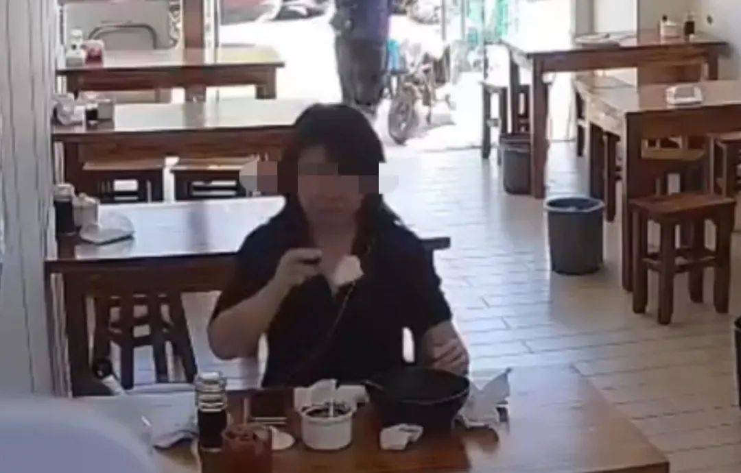 皇冠登3代理申请
_事发上海一餐馆！女子用餐后将擦鼻涕纸扔进碗罐皇冠登3代理申请
，多方回应