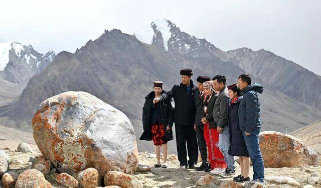 皇冠信用会员账号注册
_我们放羊的地方就是中国的领土皇冠信用会员账号注册
！龙吉克·卡德尔：我的父亲是《冰山上的来客》主人公原型